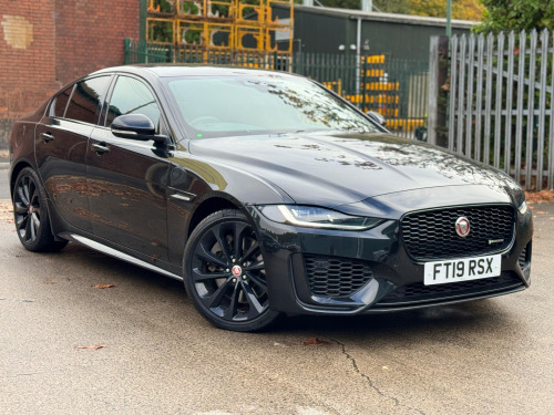 Jaguar XE  2.0 P300i R-Dynamic SE Saloon 4dr Petrol Auto AWD Euro 6 (s/s) (300 ps)