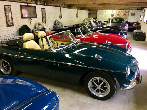 MG MGB  ROADSTER 2-Door