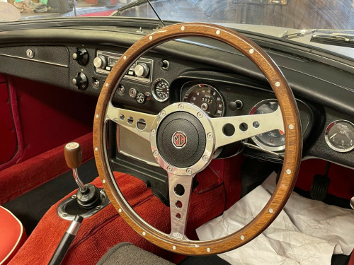 MG MGB  ROADSTER 2-Door