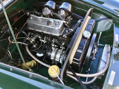 MG MGB  ROADSTER 2-Door