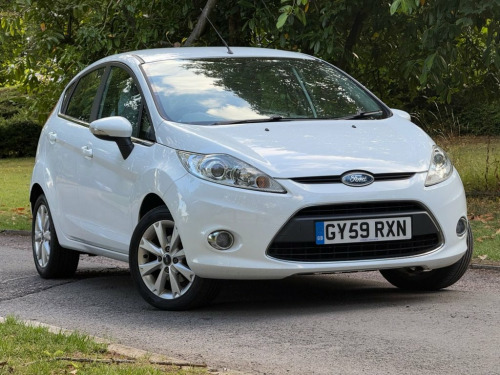Ford Fiesta  1.4 Zetec Hatchback 5dr Petrol Manual (133 g/km, 9