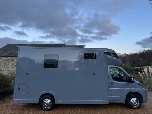 Peugeot Boxer  335 bluehdi longstall weekender horsebox