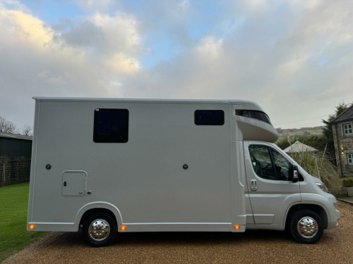 Citroen Relay  35 L3H2 X BLUE HDI WEEKENDER HORSEBOX