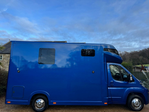 Peugeot Boxer  PEUGEOT BOXER HORSEBOX 3.5T WEEKENDER