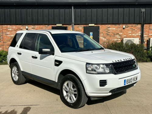 Land Rover Freelander 2  2.2 TD4 Black and White SUV 5dr Diesel Manual 4WD Euro 5 (s/s) (150 ps)