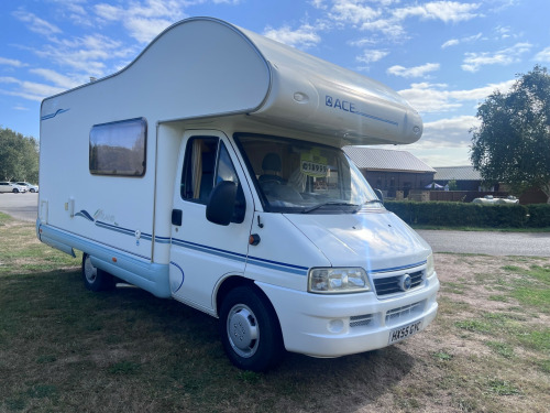 Thor Motor Coach Milano  2 rear belts. Mot May 2026. Superb condition 