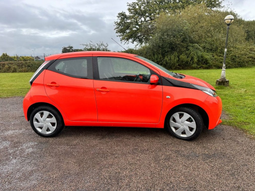 Toyota AYGO  1.0 VVT-I X-PLAY 5d 69 BHP LOW MILEAGE, FULL SERVI