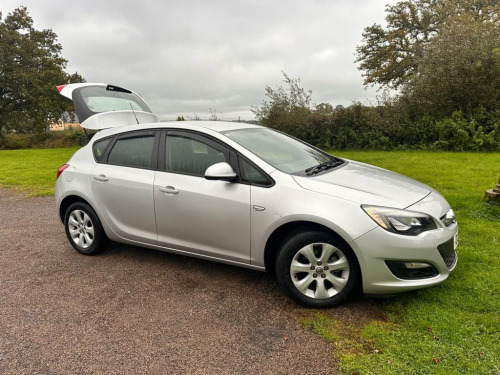 Vauxhall Astra  1.6i Design Hatchback 5dr Petrol Manual Euro 6 (11