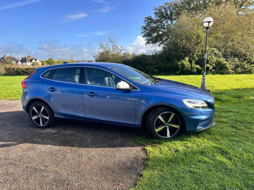 Volvo V40  2.0 D2 R-Design Hatchback 5dr Diesel Manual Euro 6