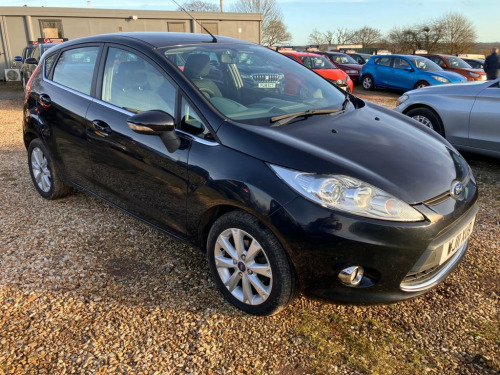 Ford Fiesta  1.4 Zetec Hatchback 5dr Petrol Manual (133 g/km, 9