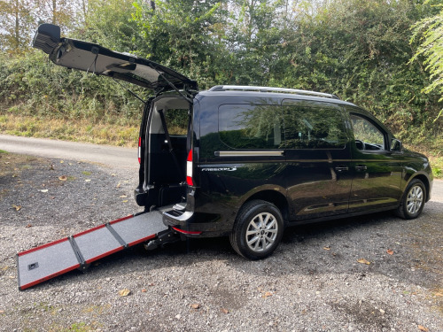 Ford Tourneo Connect  2.0 EcoBlue Titanium 5dr WHEELCHAIR ACCESSIBLE VEHICLE 4 SEATS