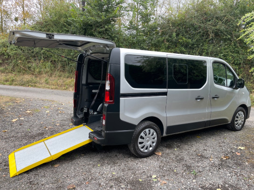 Renault Trafic  SL27 ENERGY dCi 120 Business WHEELCHAIR ACCESSIBLE VEHICLE 4 SEATS