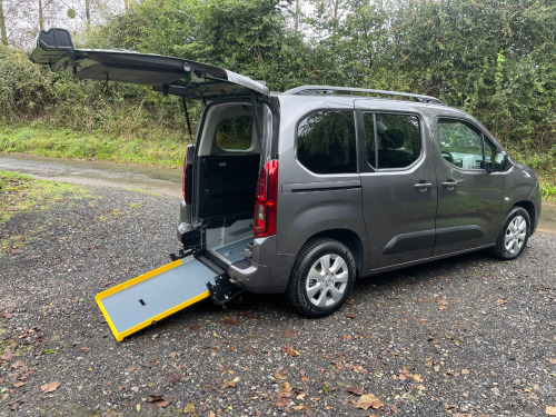 Vauxhall Combo  1.5 Turbo D Design 5dr WHEELCHAIR ACCESSIBLE VEHICLE 3 SEATS