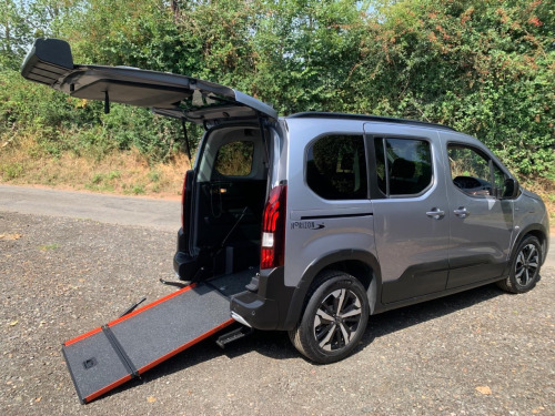 Peugeot Rifter  1.5 BlueHDi 130 Allure 5dr AUTO 3 SEATS PLUS WHEELCHAIR PASSENGER