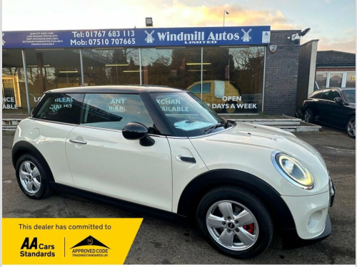 MINI Hatch  1.5 Cooper Classic Hatchback 3dr Petrol Manual Eur