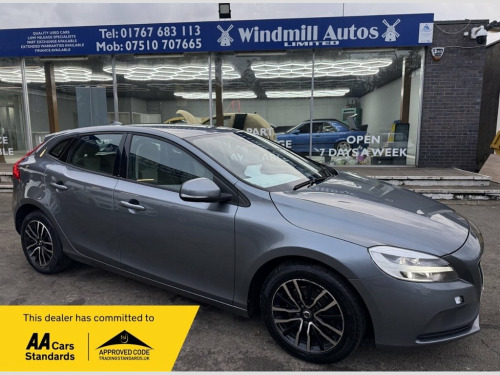 Volvo V40  2.0 T2 GPF Momentum Hatchback 5dr Petrol Manual Eu