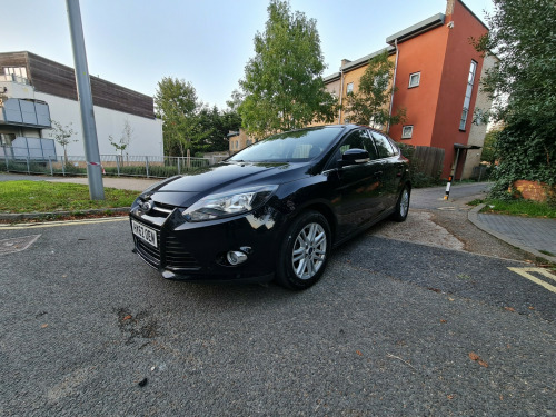 Ford Focus  TITANIUM 5-Door