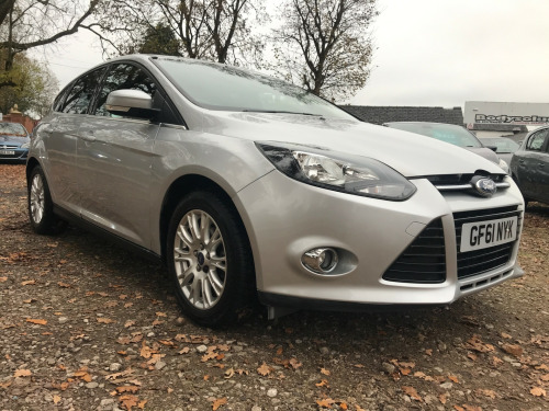 Ford Focus  TITANIUM 5-Door