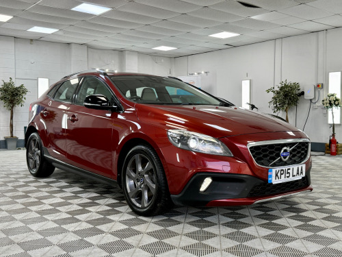 Volvo V40  D2 CROSS COUNTRY LUX NAV + CREAM & BLACK LEATHER + FINANCE ME + 
