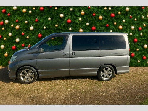 Nissan Elgrand  Highwat Star 2.5 Petrol Auto 8 Seater Low Miles ULEZ Compliant Air Con half