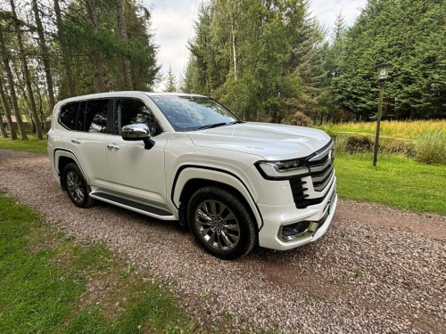 Toyota Land Cruiser  3.5 ZX. LC 300 Modelista kit 