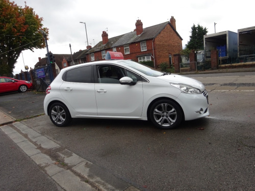 Peugeot 208  1.4 HDi Allure 5dr ** LOW RATE FINANCE AVAILABLE ** SERVICE HISTORY **