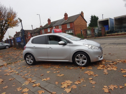 Peugeot 208  1.4 HDi Allure 5dr ** LOW RATE FINANCE AVAILABLE ** SERVICE HISTORY **