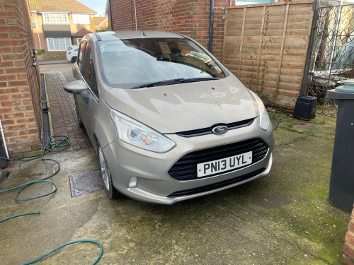 Ford B-Max  TITANIUM 5-Door