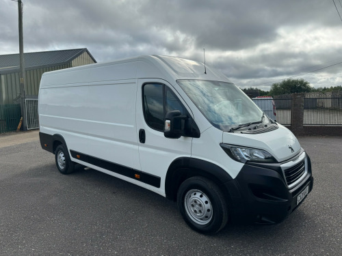 Peugeot Boxer  2.2 BlueHDi  L4 H2 Professional Van 140ps XLWB AIR CON SAT NAV FSH  
