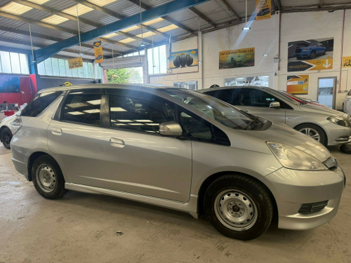 Honda FIT  1.3L HONDA FIT SHUTTLE HYBRID PETROL