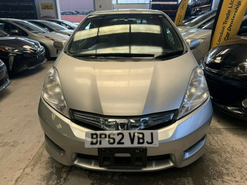 Honda FIT  1.4 L HONDA FIT SHUTTLE HYBRID