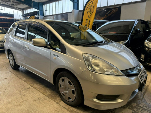 Honda FIT  1.4 L HONDA FIT SHUTTLE HYBRID