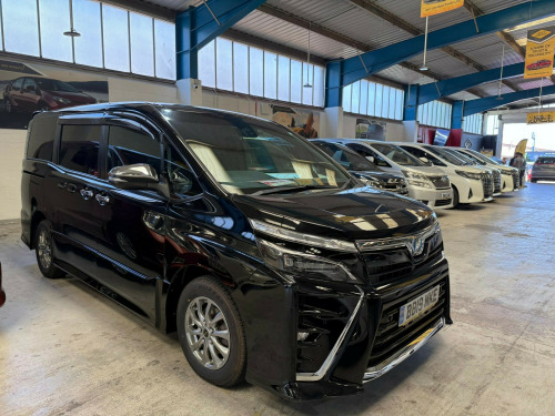 Toyota Voxy  1,790 CC TOYOTA VOXY HYBRID