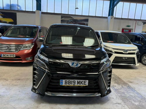 Toyota Voxy  1,790 CC TOYOTA VOXY HYBRID