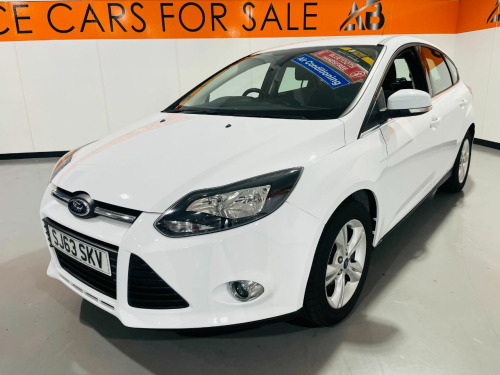 Ford Focus  1.6 Zetec 5dr, ONLY 2  OWNERS FROM NEW, REAR PARKING SENSORS