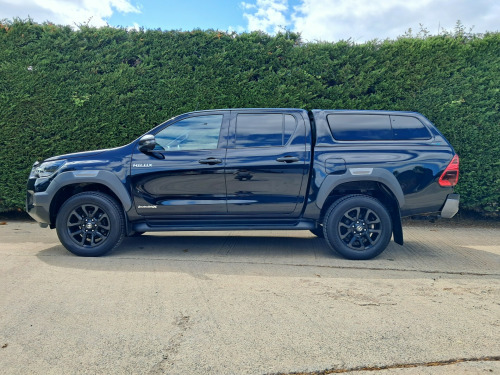 Toyota Hi-Lux  INVINCIBLE X 4WD D-4D DCB 