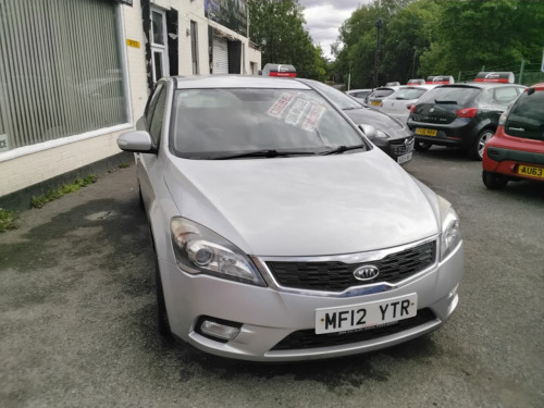Kia ceed  1.6 CRDi 4 5dr