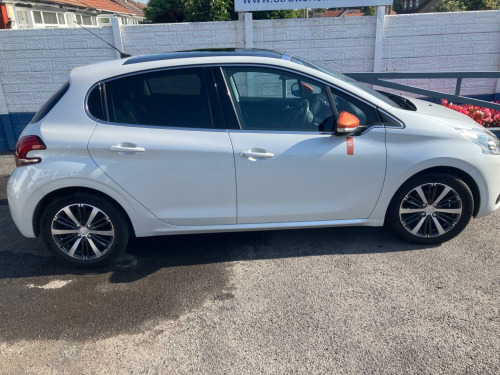 Peugeot 208  1.2 PureTech Roland Garros