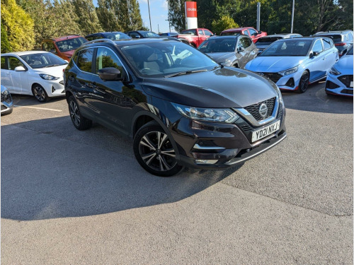 Nissan Qashqai  1.3 DiG-T N-Connecta 5dr [Glass Roof Pack]