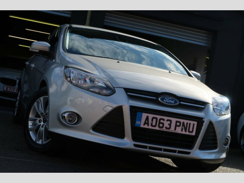 Ford Focus  1.6 Titanium Navigator Hatchback 5dr Petrol Powers