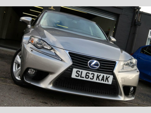 Lexus IS  2.5 300h SE Saloon 4dr Petrol Hybrid E-CVT Euro 5  