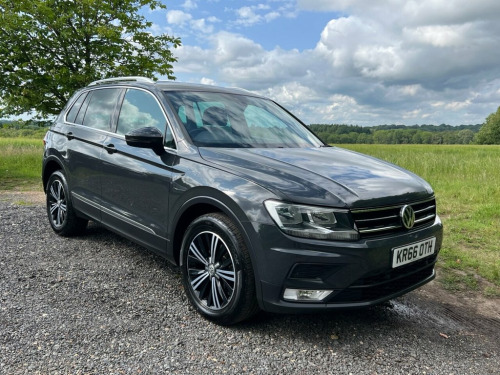 Volkswagen Tiguan  2.0 TDI BlueMotion Tech SE Navigation SUV 5dr Dies