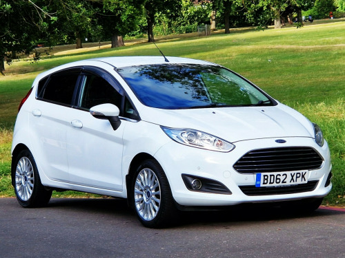 Ford Fiesta  TITANIUM 5-Door