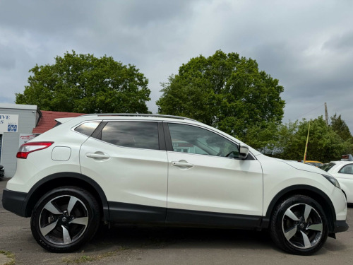 Nissan Qashqai  1.2 DIG-T n-tec+ XTRON 2WD Euro 5 (s/s) 5dr