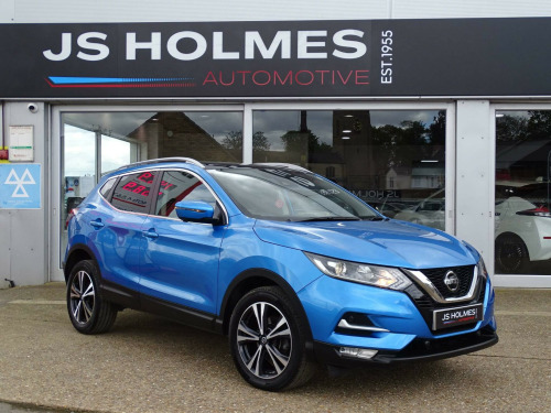 Nissan Qashqai  1.3 DiG-T N-Connecta 5dr [Glass Roof Pack]