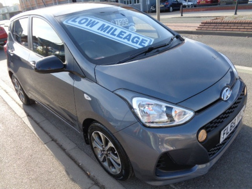 Hyundai i10  1.0 Play 5dr FL69YPJ