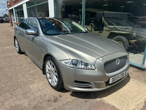 Jaguar XJ  3.0d V6 Portfolio Saloon 4dr Diesel Auto Euro 5 (s