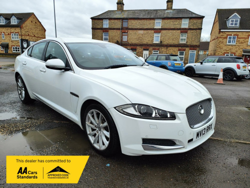 Jaguar XF  2.2d Luxury Saloon 4dr Diesel Auto Euro 5 (s/s) (200 ps)