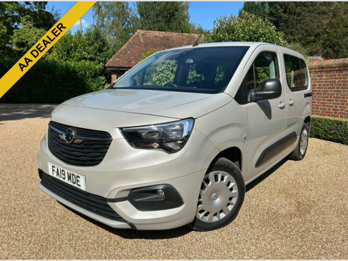 Vauxhall Combo  1.5 Turbo D BlueInjection Design MPV 5dr Diesel Au