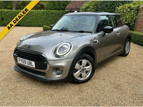 MINI Hatch  1.5 Cooper Classic Hatchback 3dr Petrol Manual Eur
